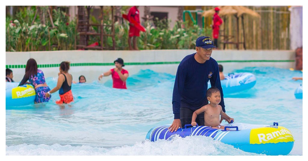 Kiddie Pool Has a Wave Pool