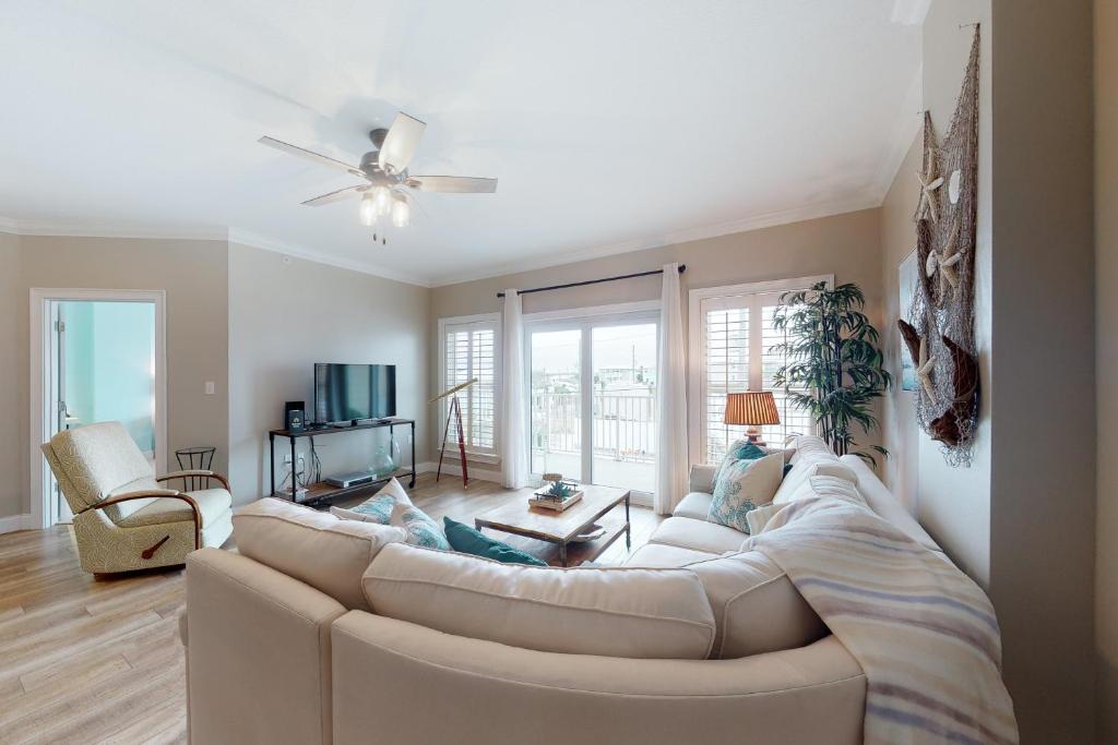 Paradise Shores 210