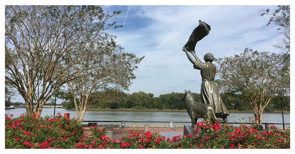 Waving Girl Statue